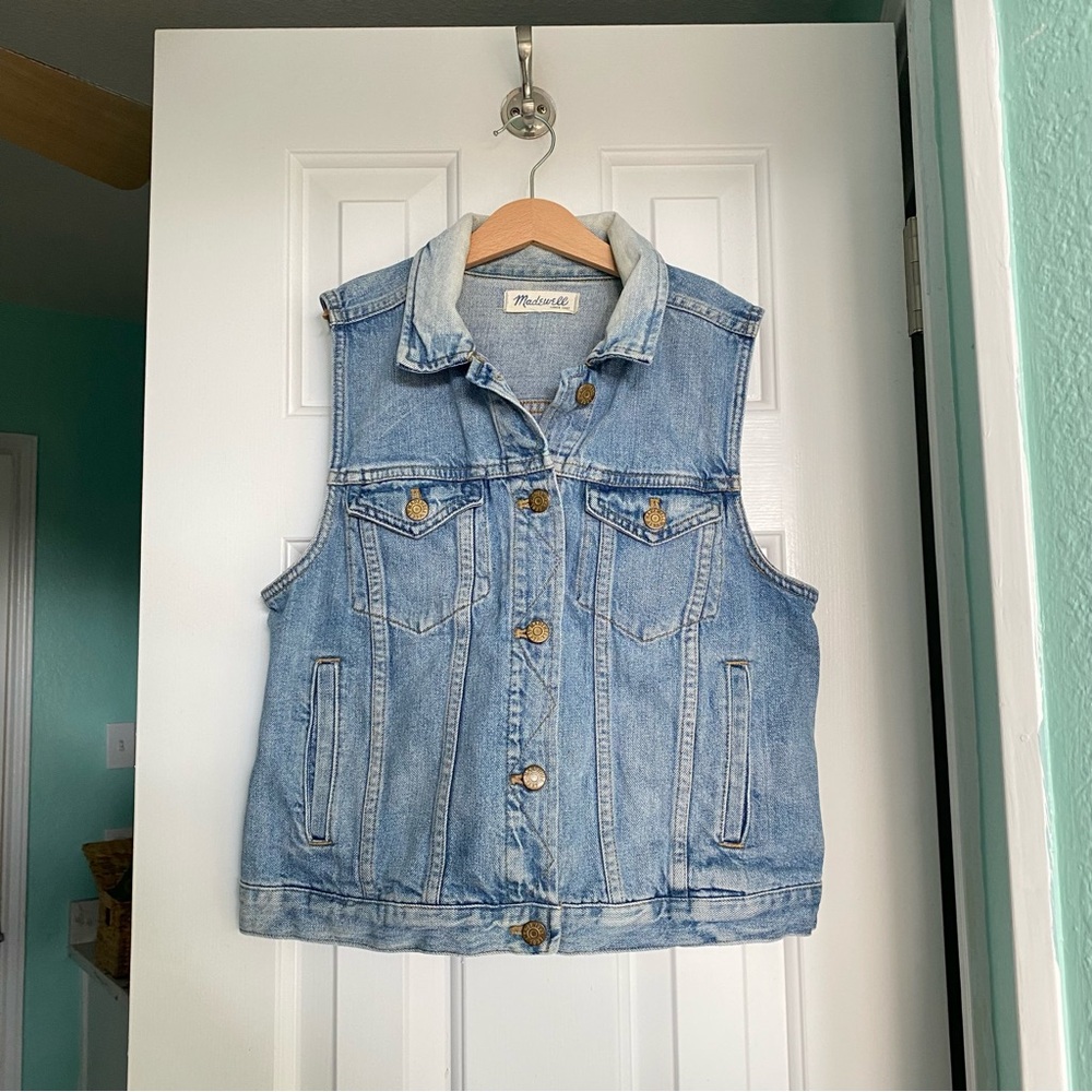Madewell Women’s M Light Blue Denim Vest with Button Closure
